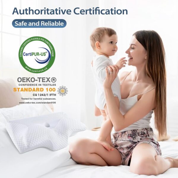 Mutter und Baby interagieren glücklich in einem Bett mit orthopädischem Kissen, wobei Textilzertifizierungslogos für Sicherheit und Zuverlässigkeit hervorgehoben werden.