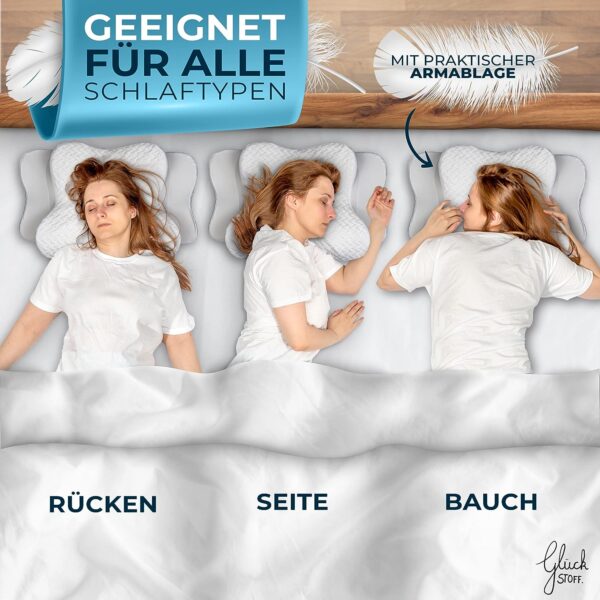 Eine Gruppe von Menschen ruht auf einem orthopädischen Kissen im Bett.